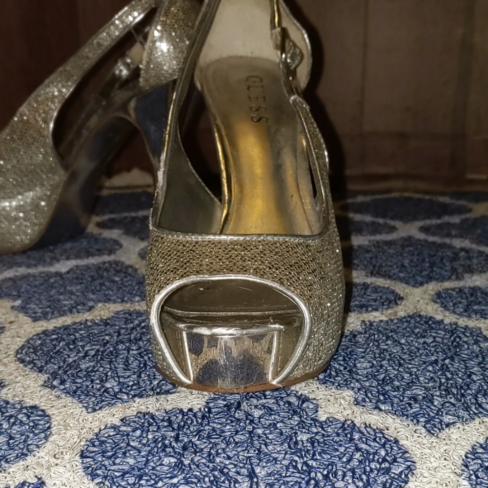 Silver heels - Picture 2 of 2